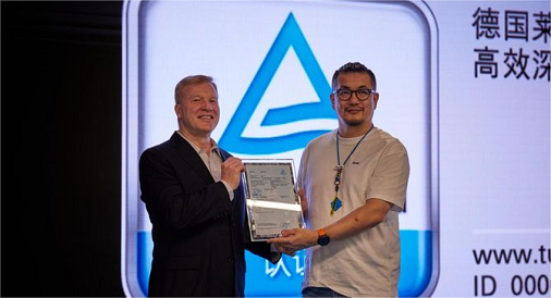 行业首获莱茵高效深度洁净认证，usmile笑容加开启数字牙刷时代